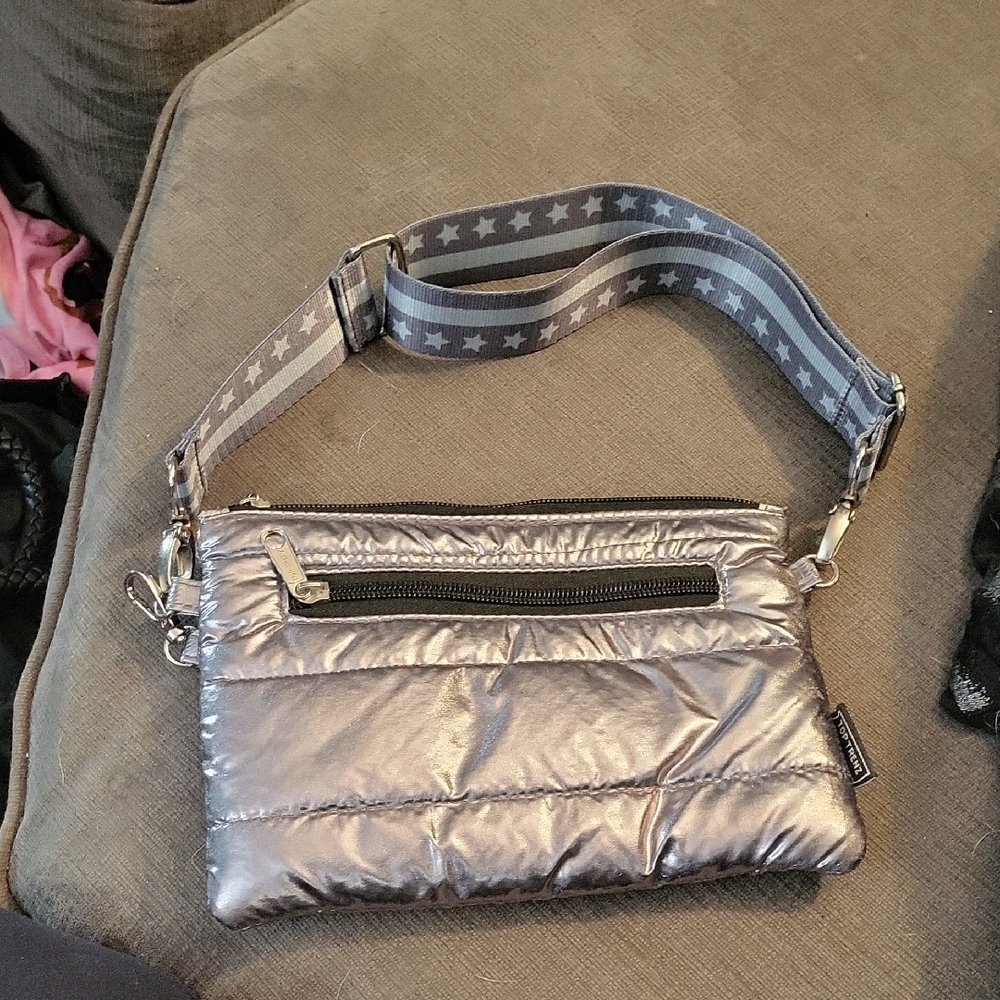 Top Trendz Metallic Silver Crossbody/Wristlet Bag